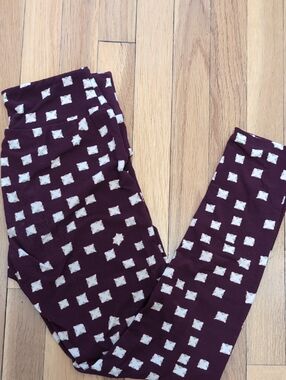 Lularoe Burgundy Printed Leggings
